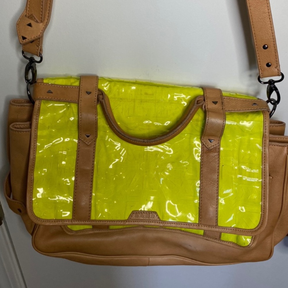 L.A.M.B Neón Cutout Messenger